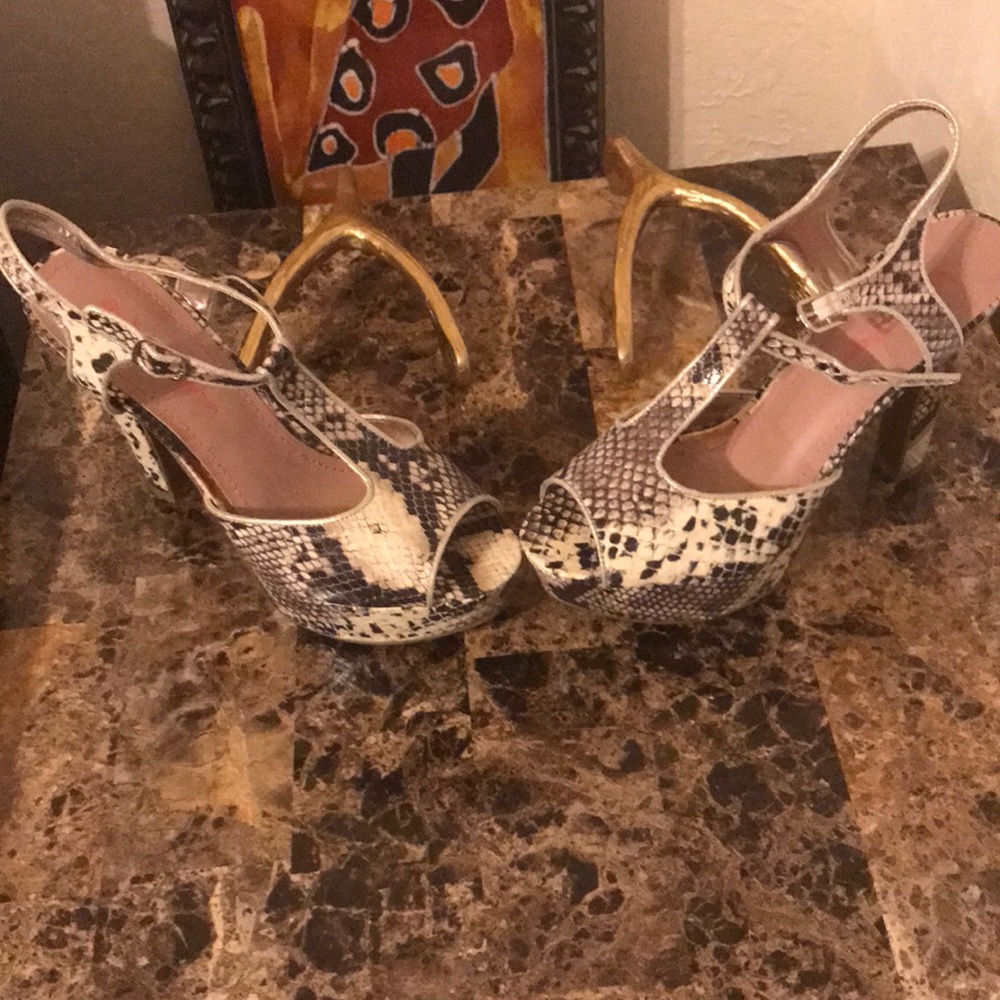 Heels - Picture 3 of 4